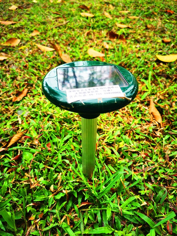 太阳能驱蛇器 (3).jpg